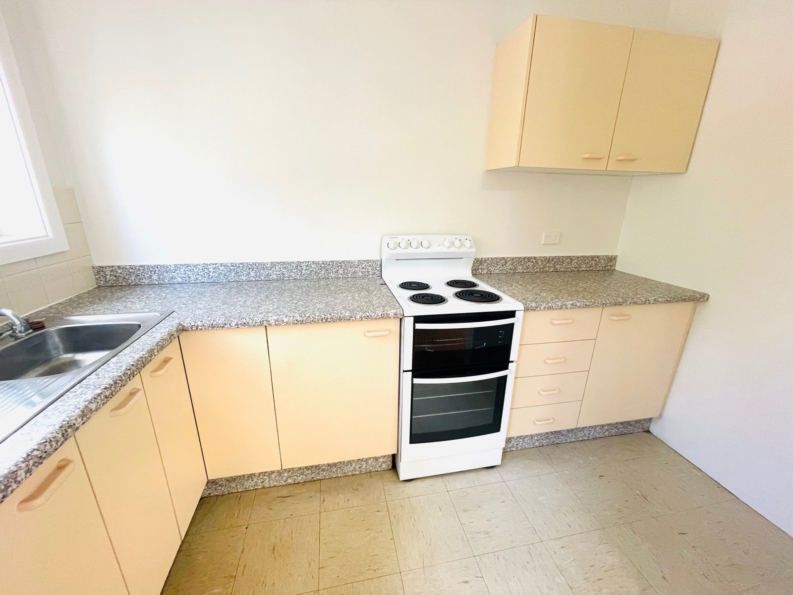 3/7 London Street ENMORE 2