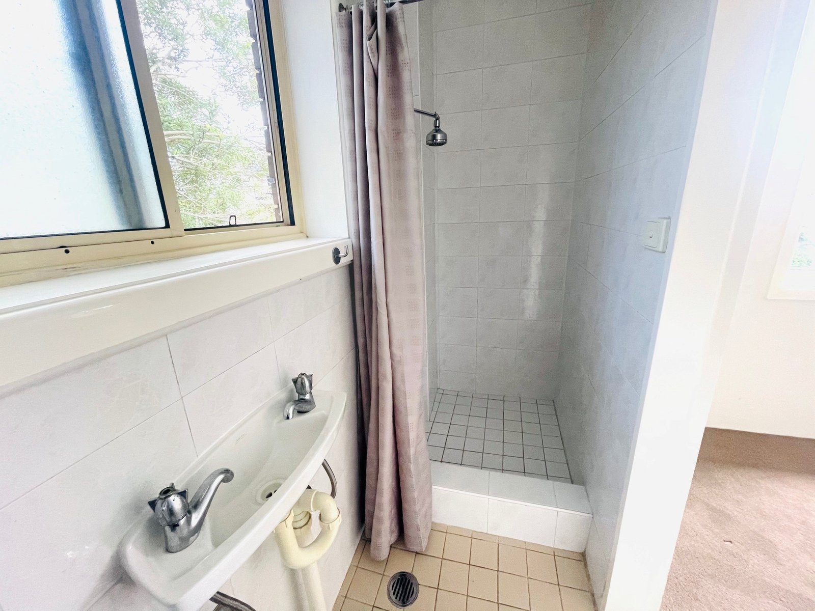 3/7 London Street ENMORE 4