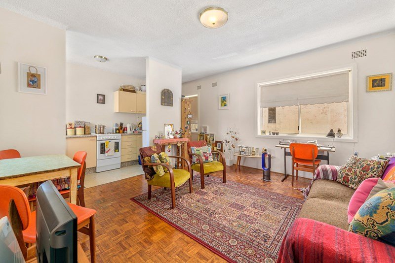 3/7 London Street ENMORE 1