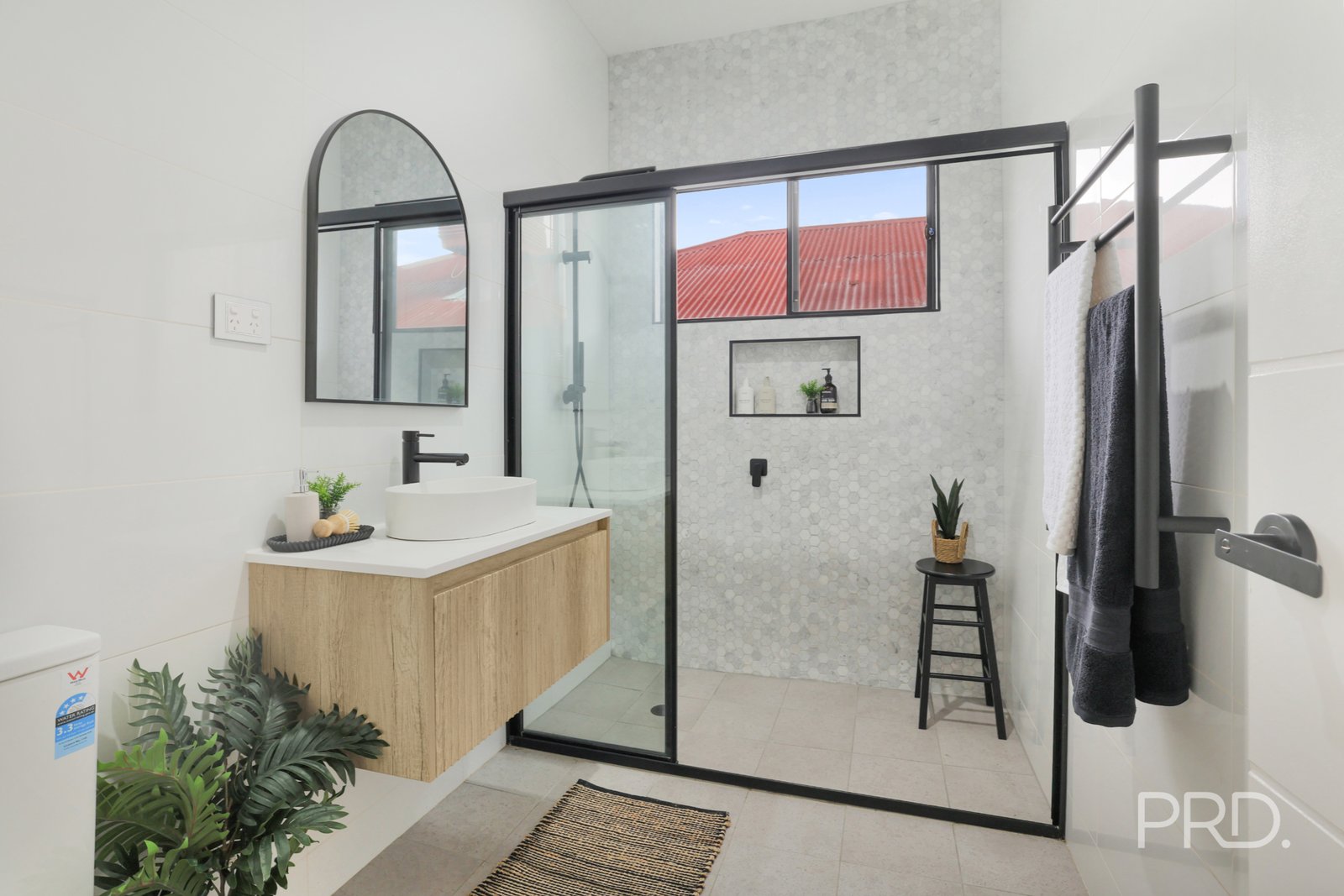 37 Mathews Street TAMWORTH 19