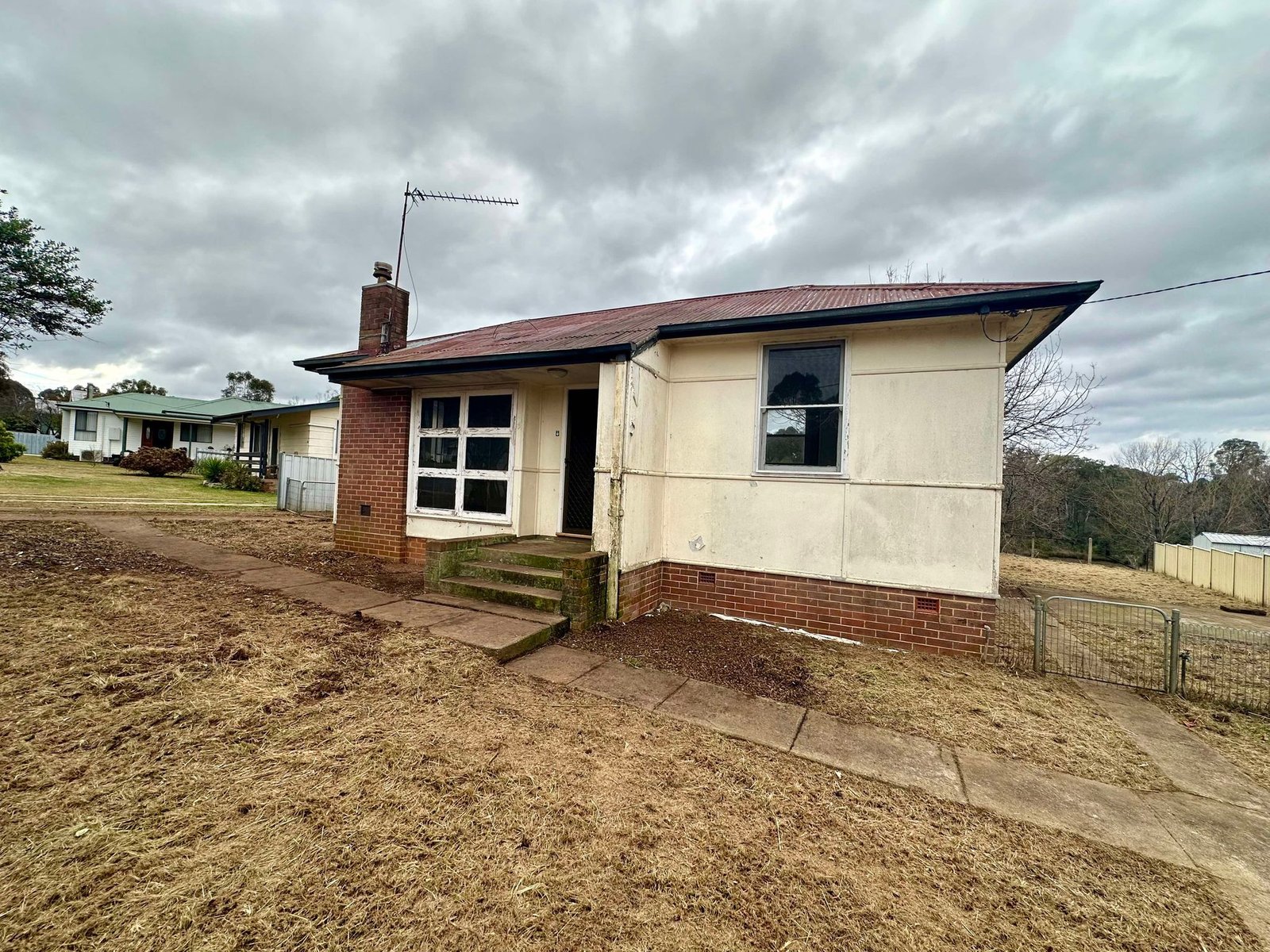37 Mill Road BATLOW 2