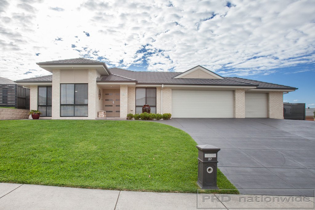 37 Mistfly Street CHISHOLM 1