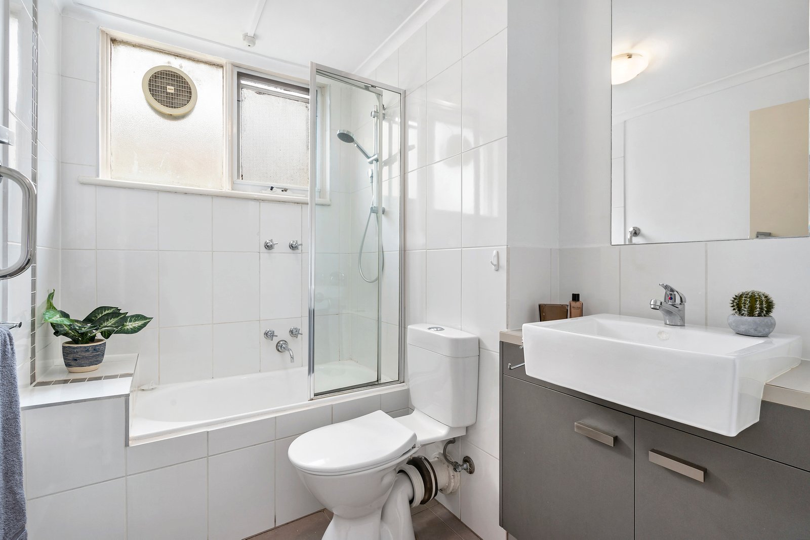 Real Estate and Property in 3/7 Mulgrave Street, Elsternwick, VIC