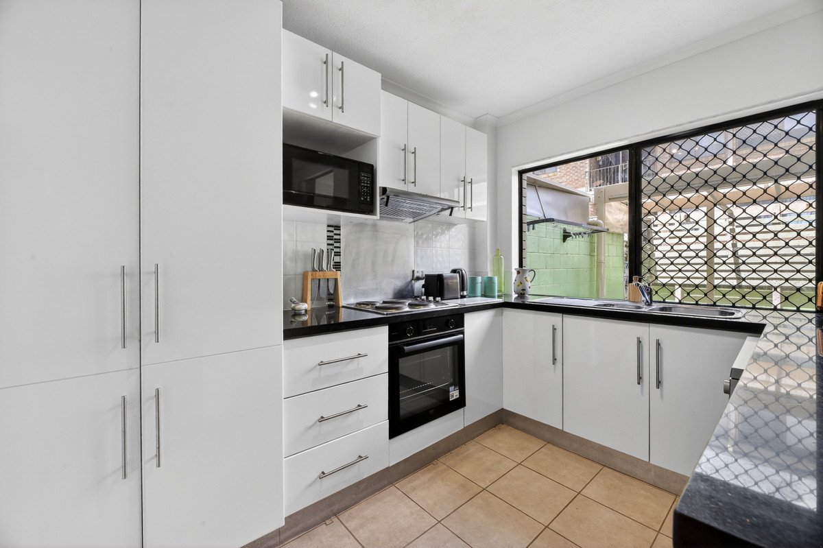 3/7 Nalla Court Palm Beach 5