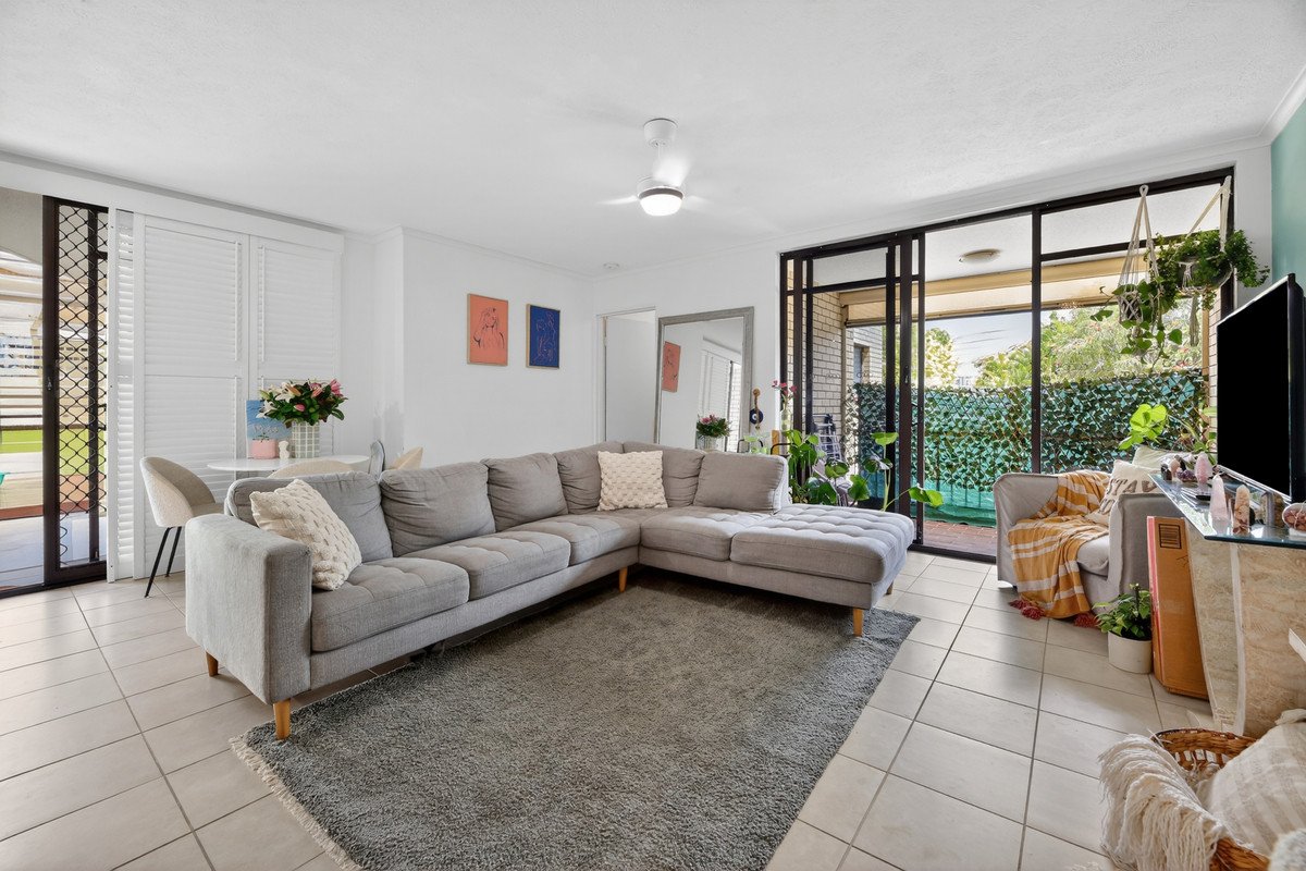 3/7 Nalla Court Palm Beach 6