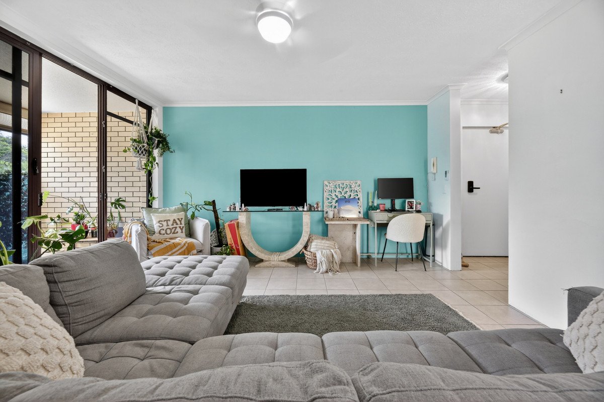 3/7 Nalla Court Palm Beach 8