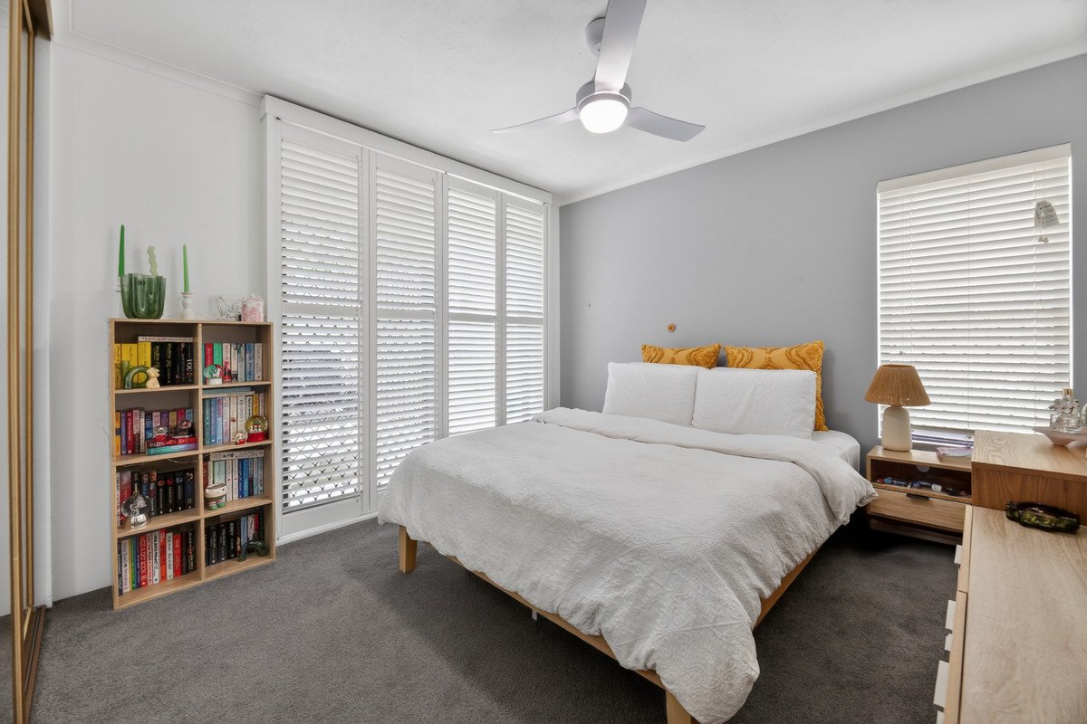 3/7 Nalla Court Palm Beach 10