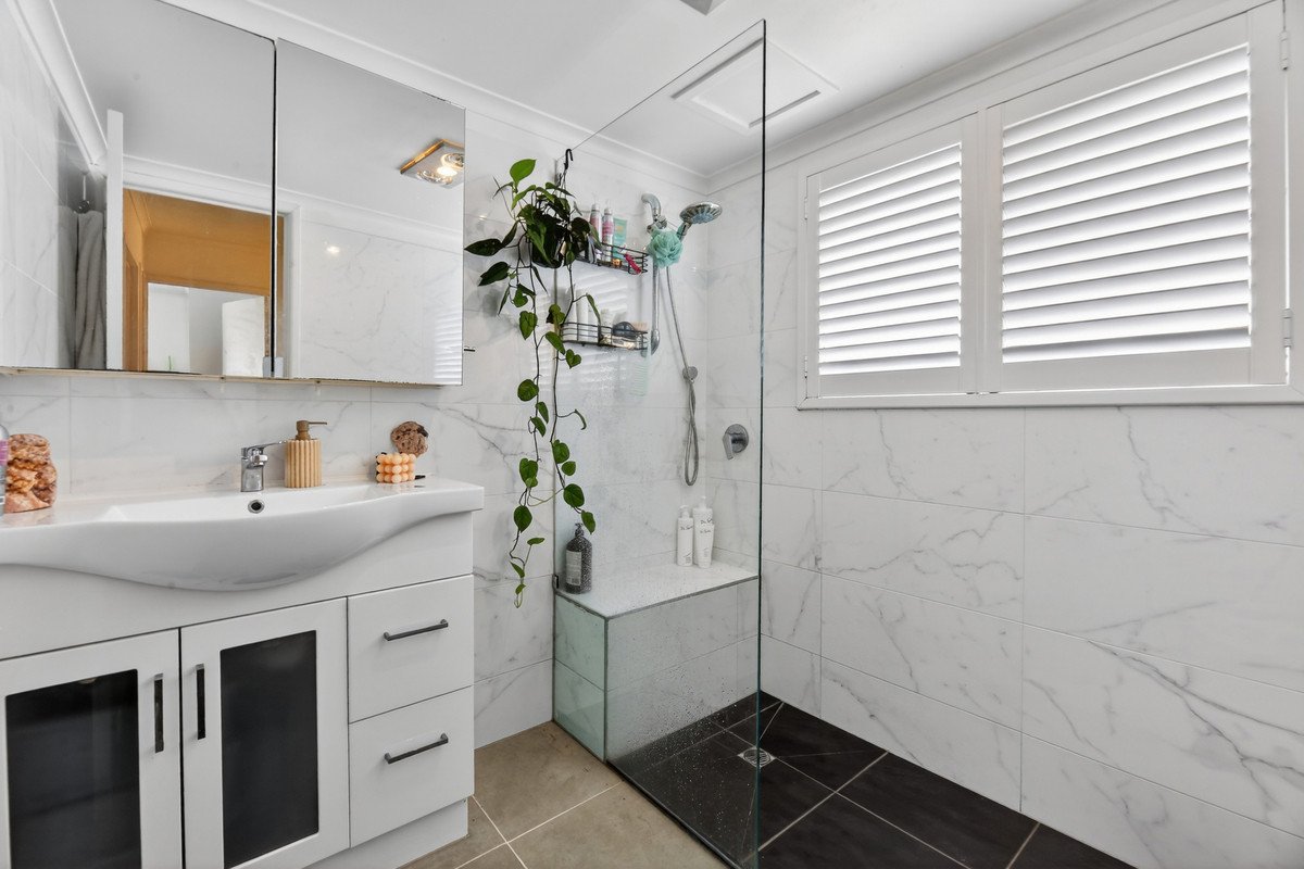 3/7 Nalla Court Palm Beach 11