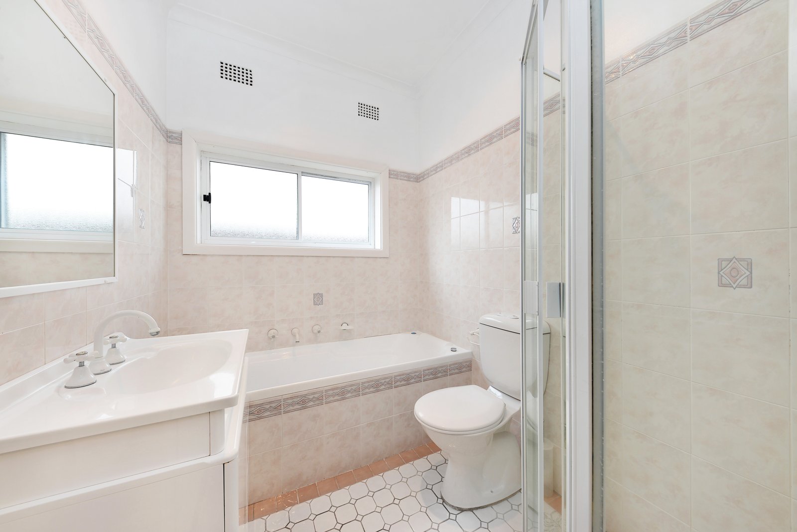 37 Napier Street MALABAR 11