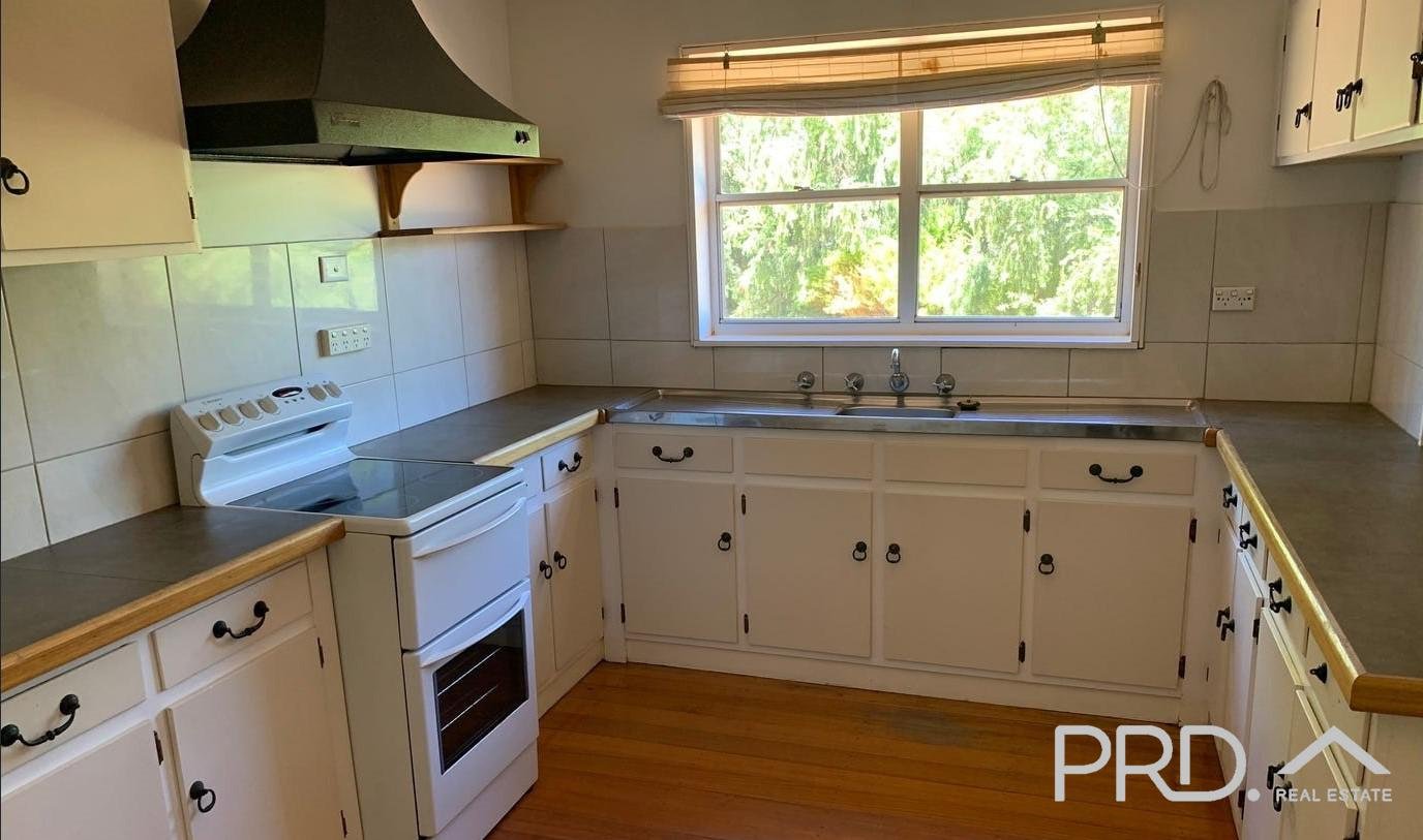 37 Neilpo Street DARETON 3