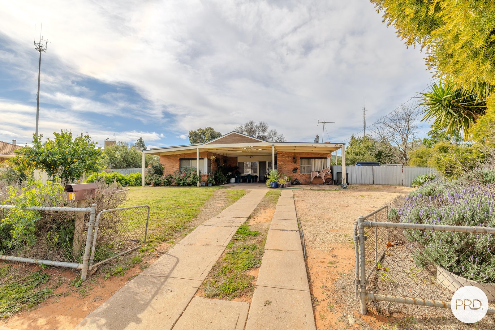 37 Neilpo Street DARETON 1