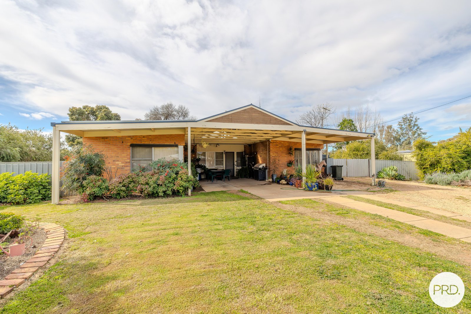 37 Neilpo Street DARETON 2