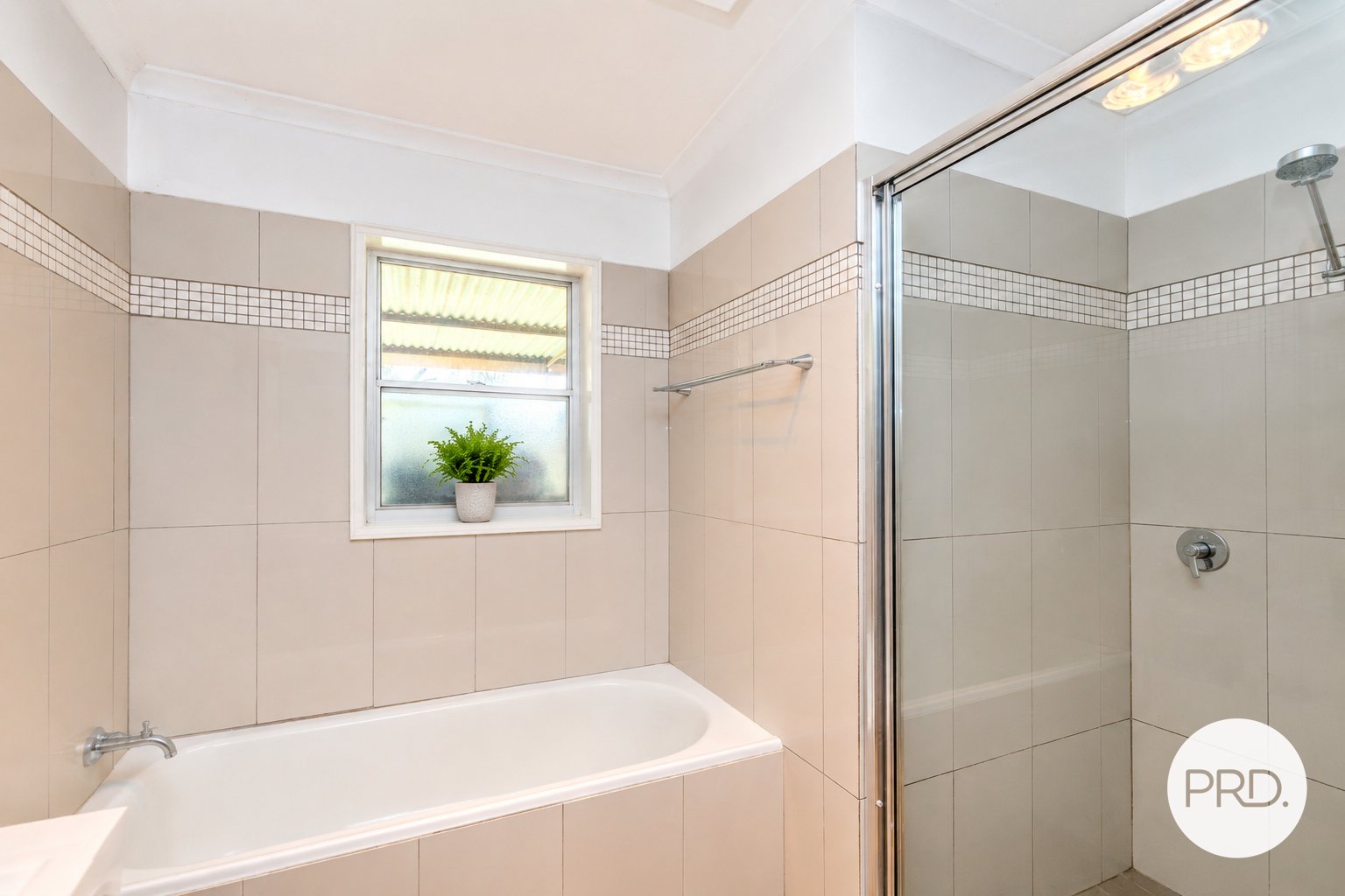 37 Neilpo Street DARETON 11
