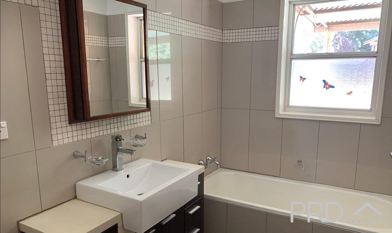 37 Neilpo Street DARETON 4