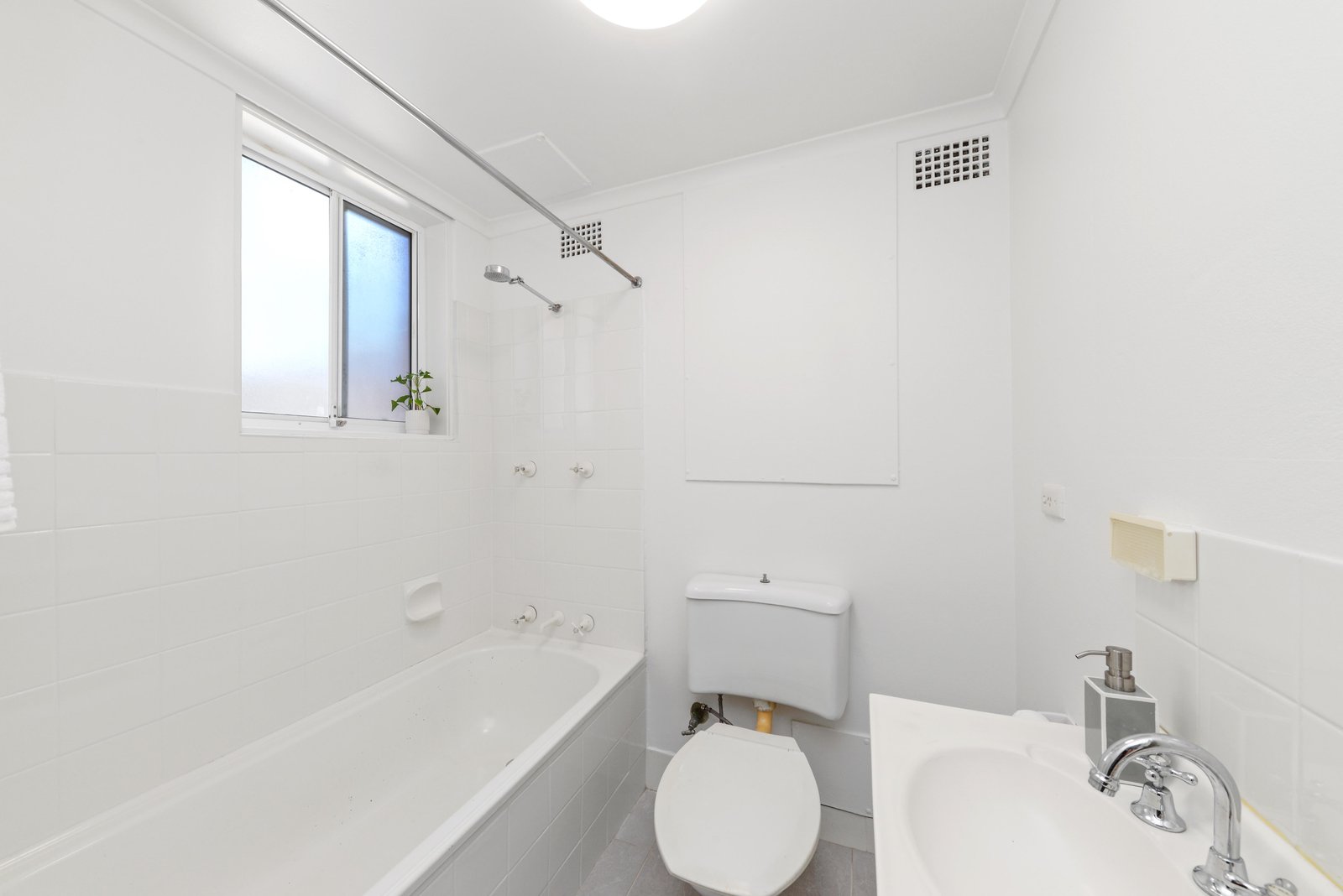 3/7 Nilson Avenue HILLSDALE 12