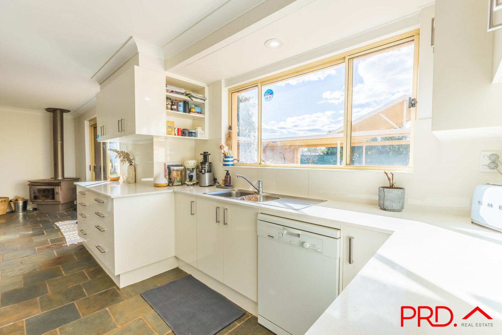 37 Pages Lane TAMWORTH 5