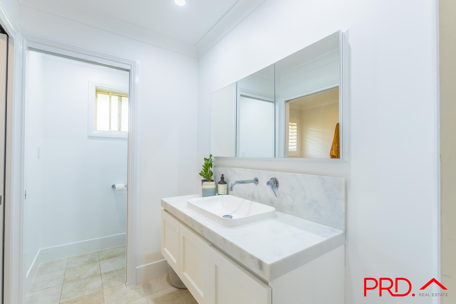 37 Pages Lane TAMWORTH 9