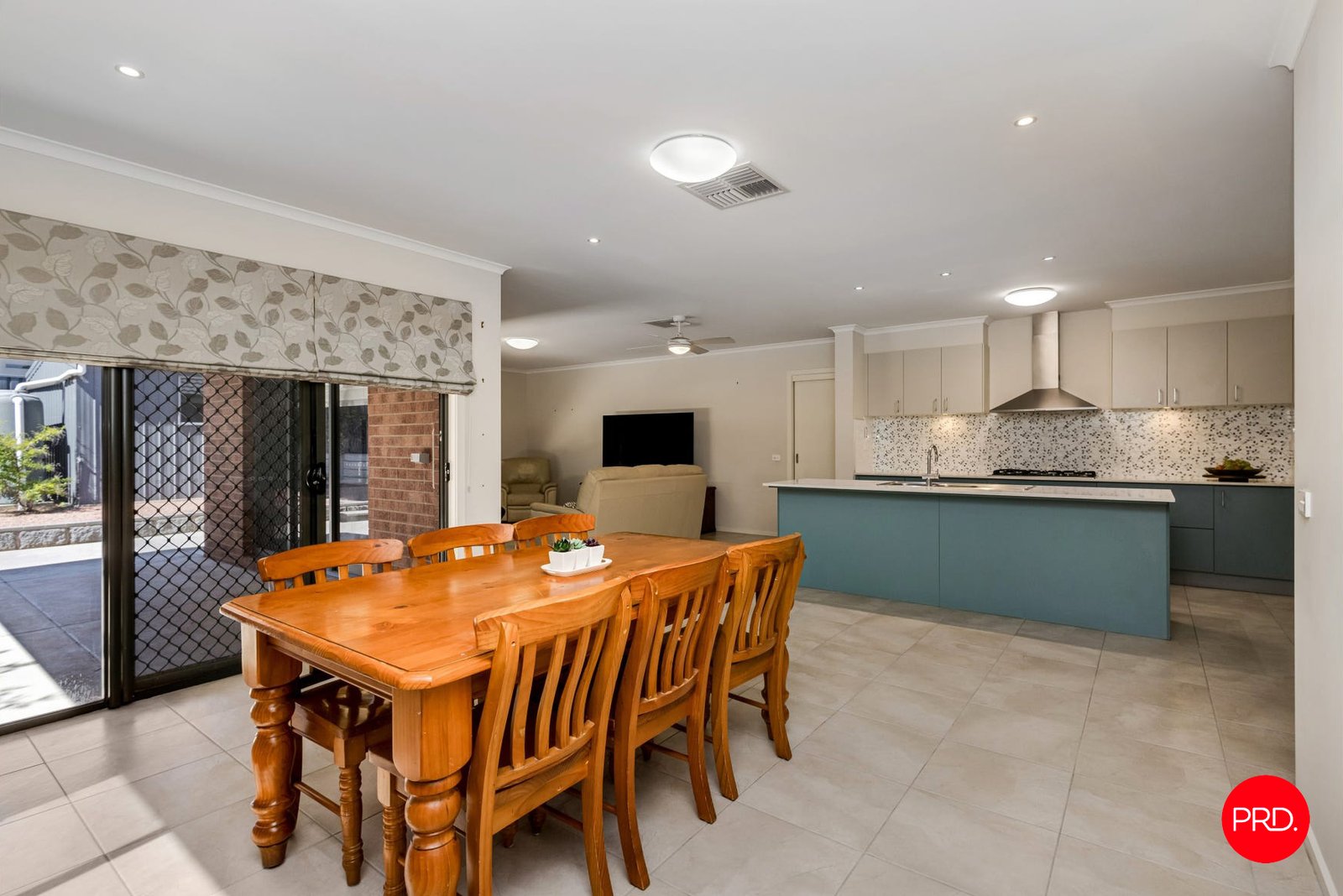 37 Pallett St  GOLDEN SQUARE 3