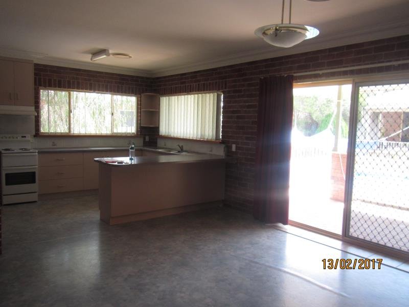 37 Railway Avenue TAMWORTH 2