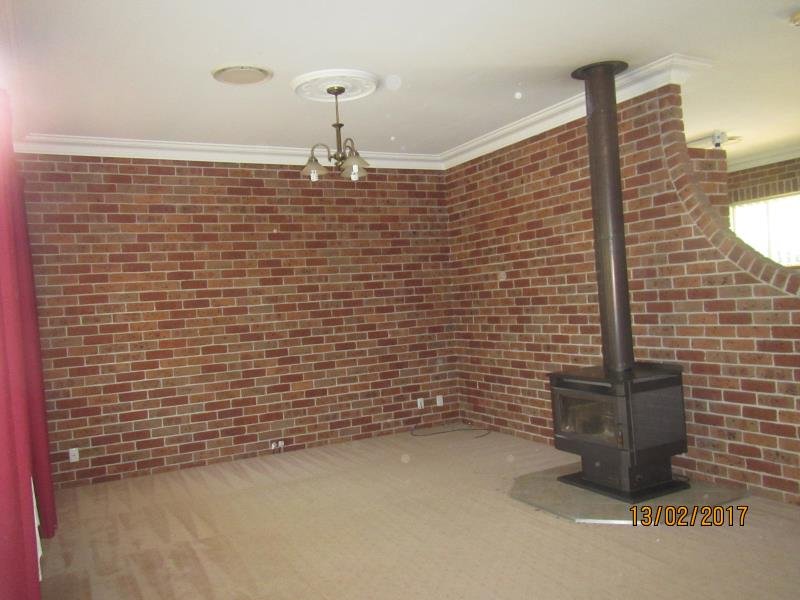 37 Railway Avenue TAMWORTH 5