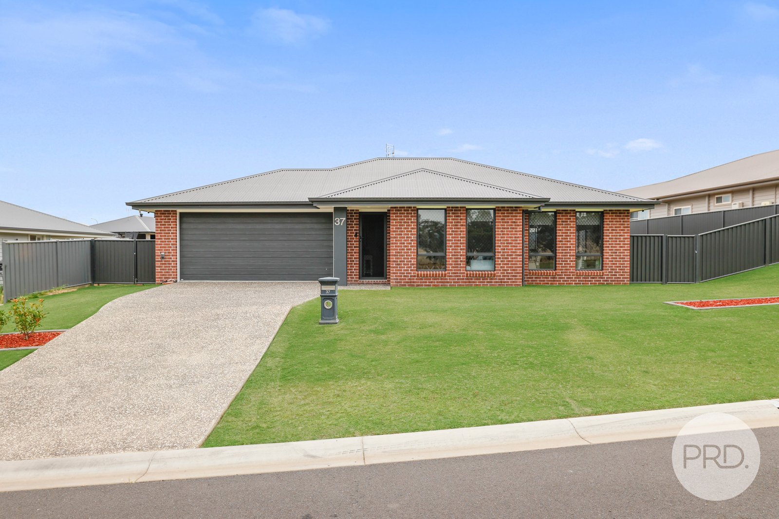 37 Reginald Drive KOOTINGAL 1