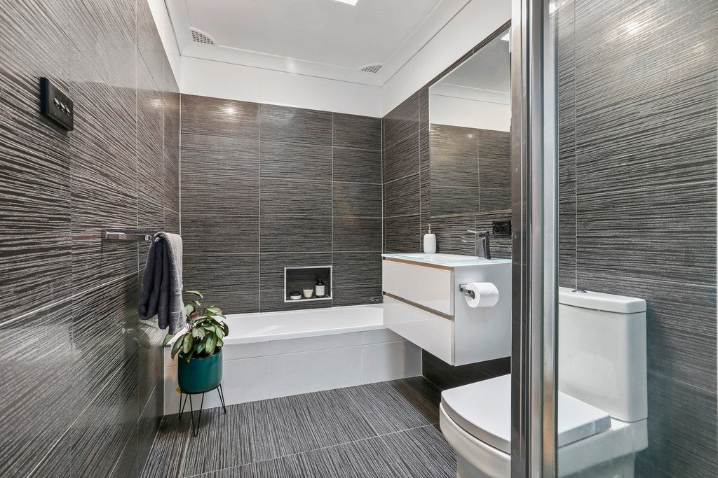 37 Rogers Ave  KANAHOOKA 3