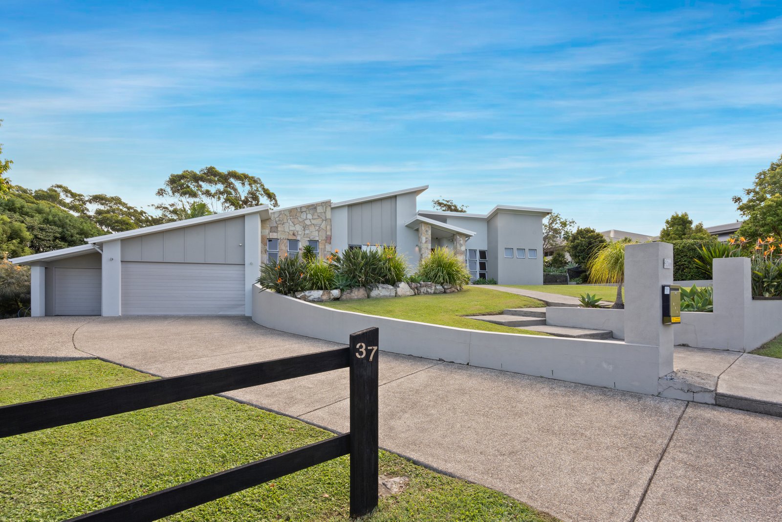 37 Samuel Drive TALLEBUDGERA 1