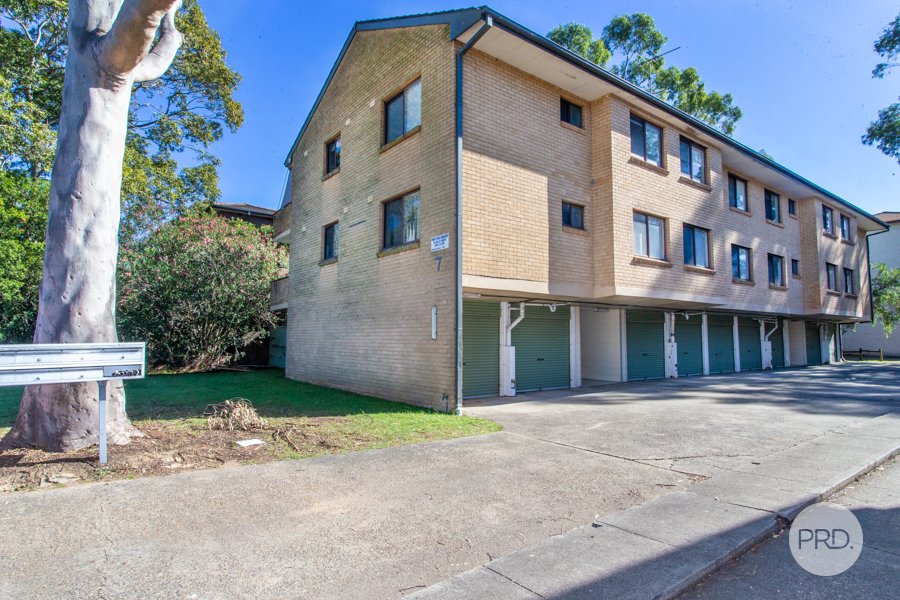 3/7 Santley Cres  Kingswood 2