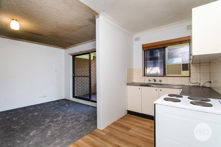 3/7 Santley Cres  Kingswood 8