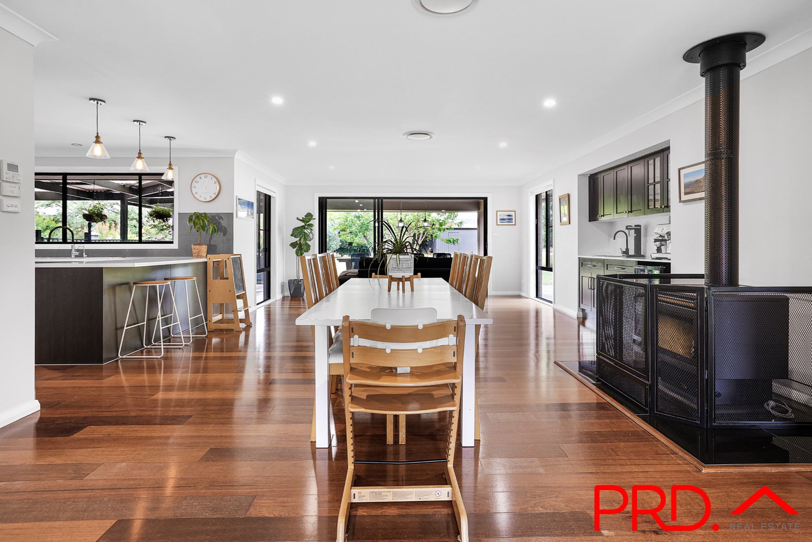 37 Sequoia Drive TAMWORTH 4