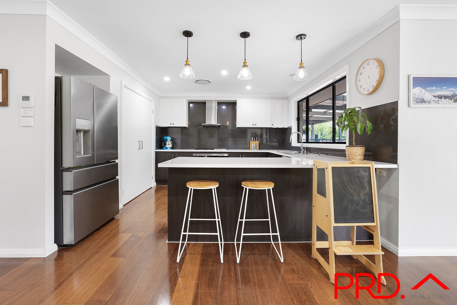 37 Sequoia Drive TAMWORTH 5