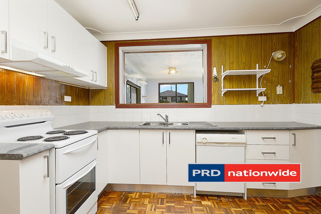 37 Stoke Crescent SOUTH PENRITH 2