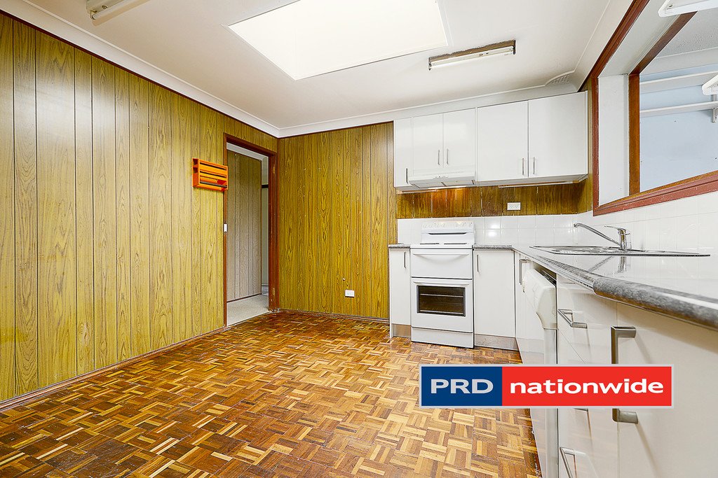 37 Stoke Crescent SOUTH PENRITH 3