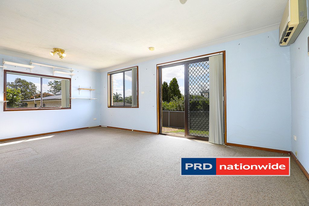 37 Stoke Crescent SOUTH PENRITH 4