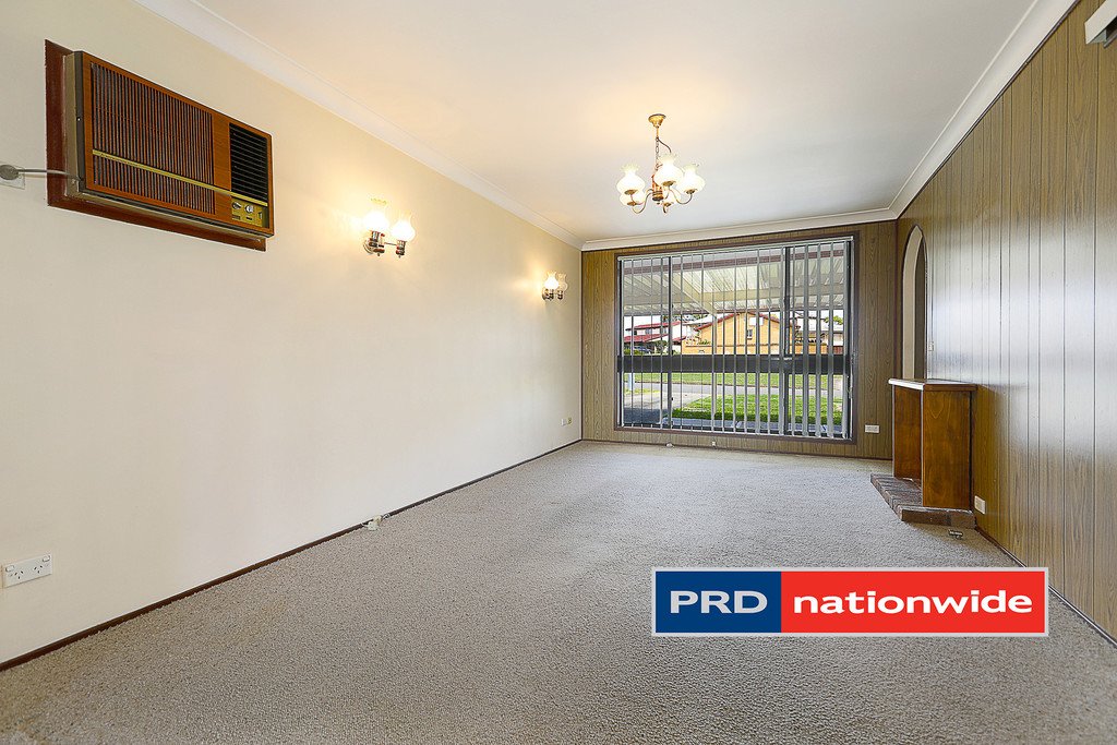 37 Stoke Crescent SOUTH PENRITH 5