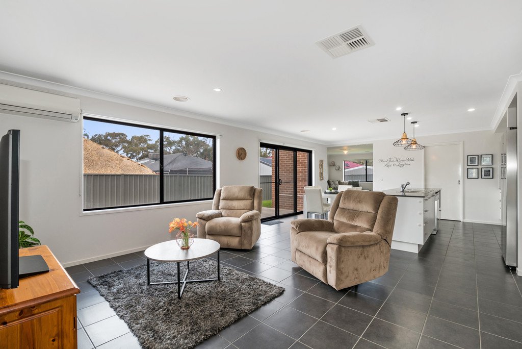 37 Swanson Boulevard STRATHFIELDSAYE 3