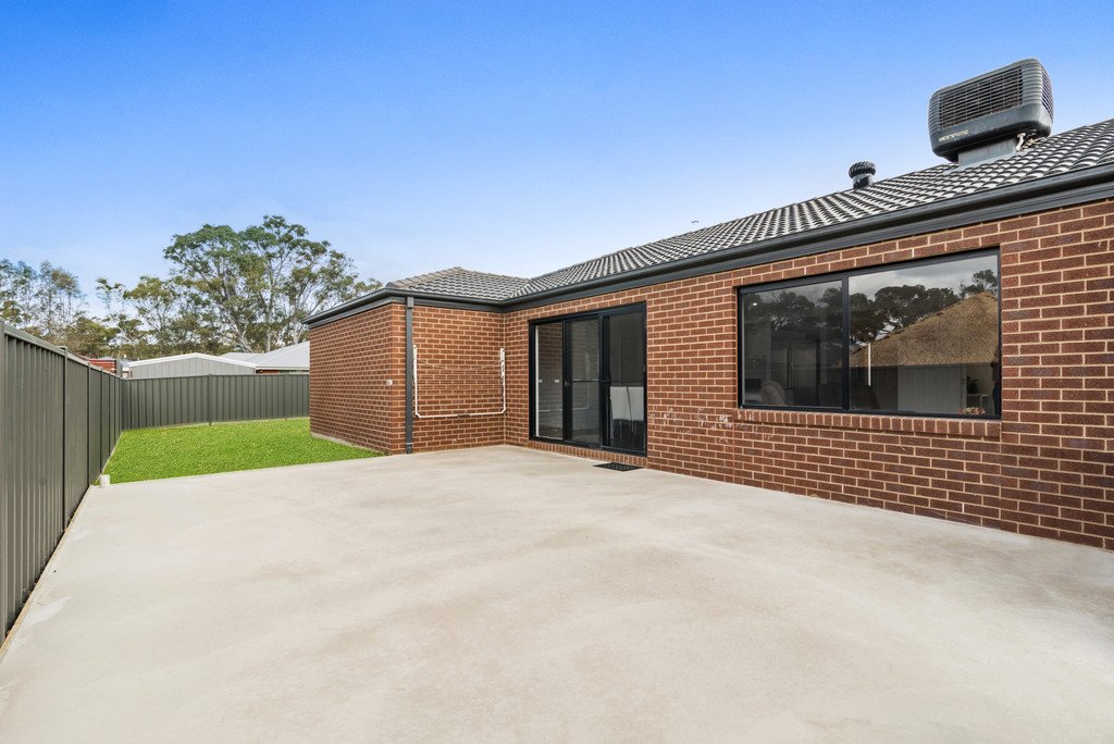 37 Swanson Boulevard STRATHFIELDSAYE 10