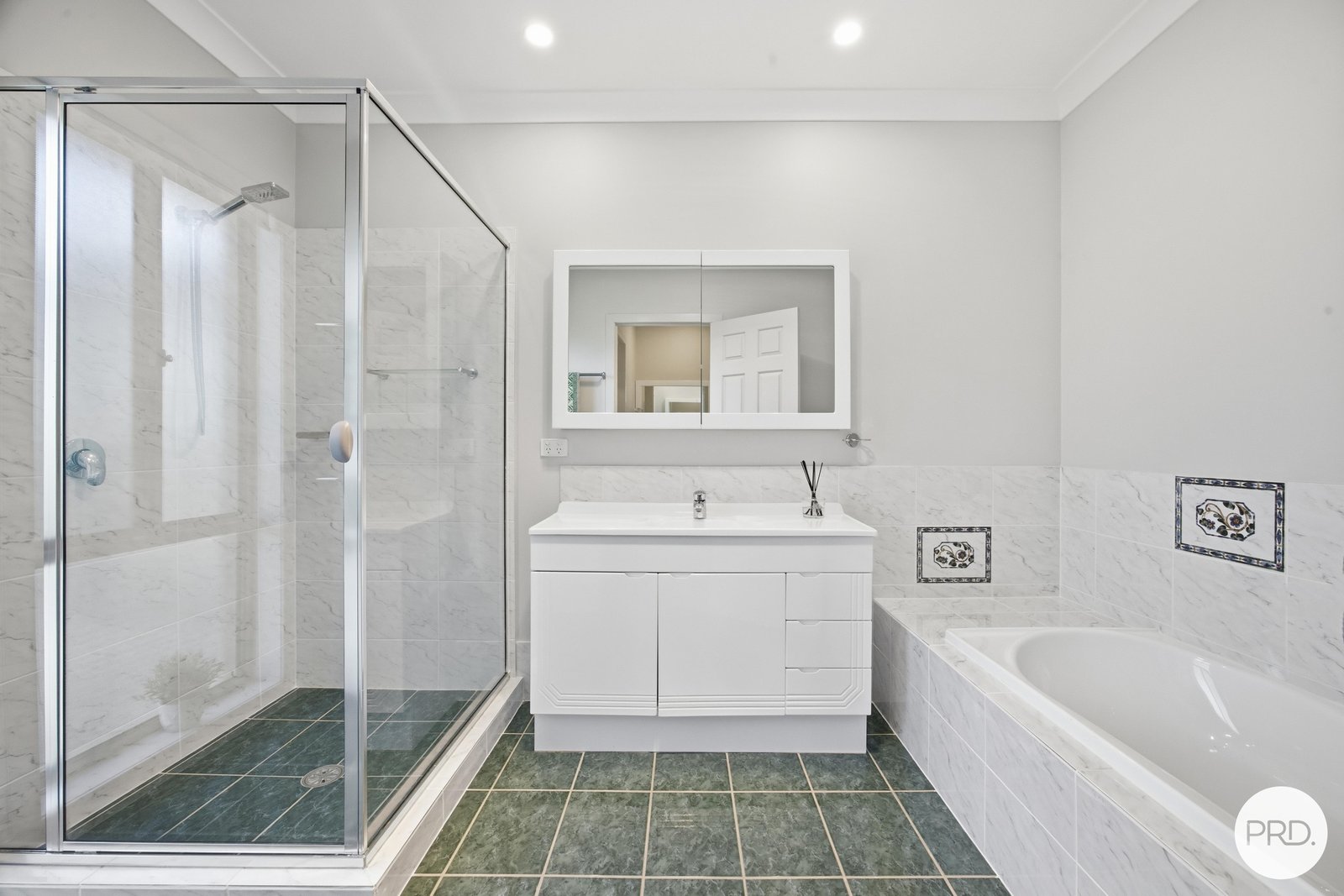 37 Taylor Place GREENLEIGH 16