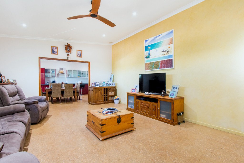 37 Tomarito Crescent BILINGURR 24