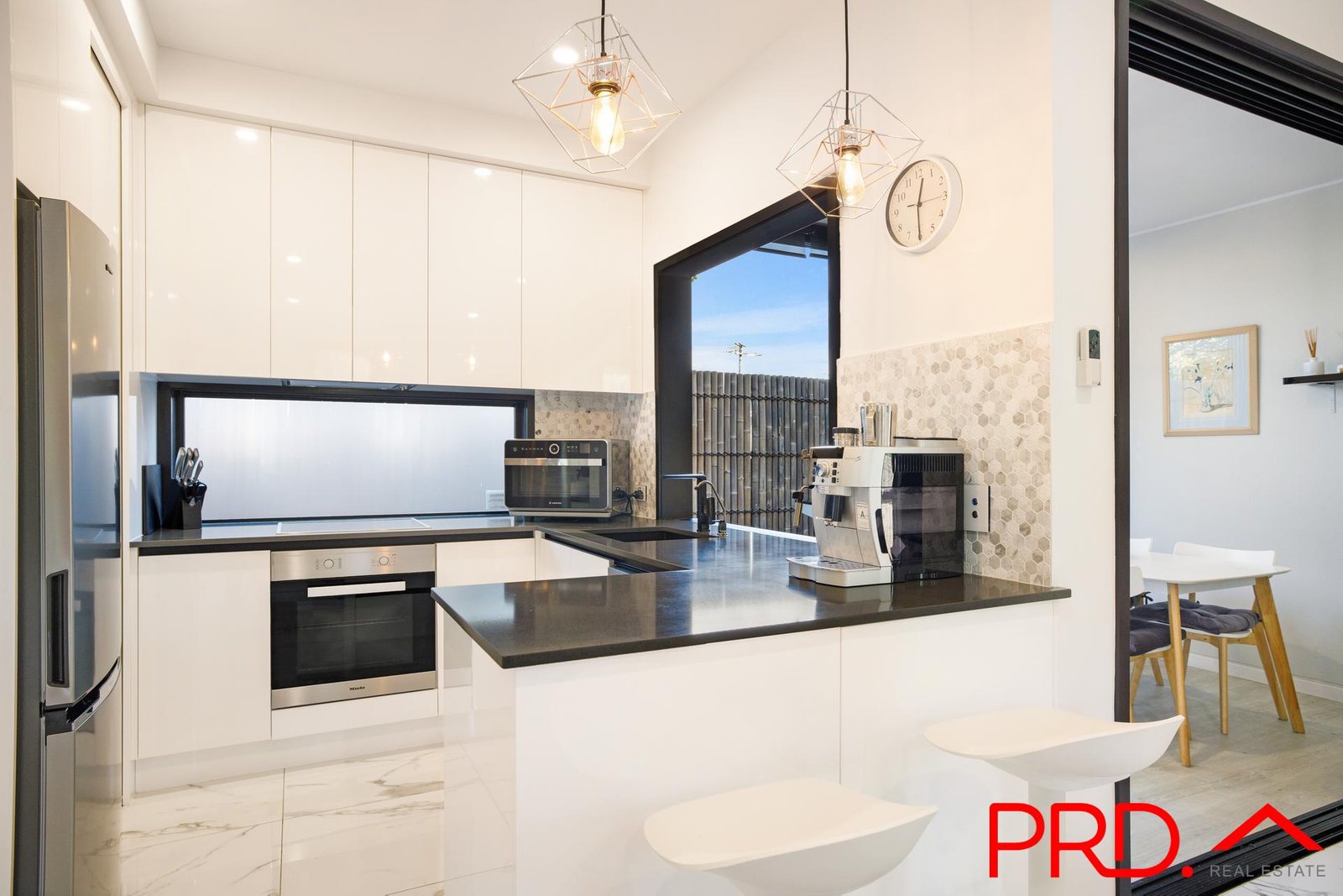 3/7 Turpin Road LABRADOR 2