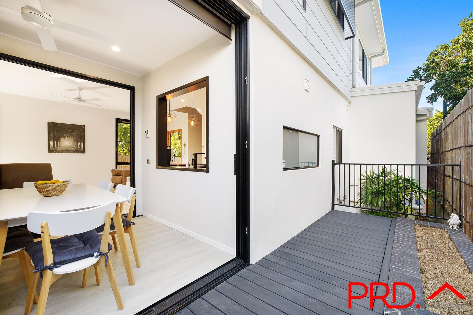 3/7 Turpin Road LABRADOR 4