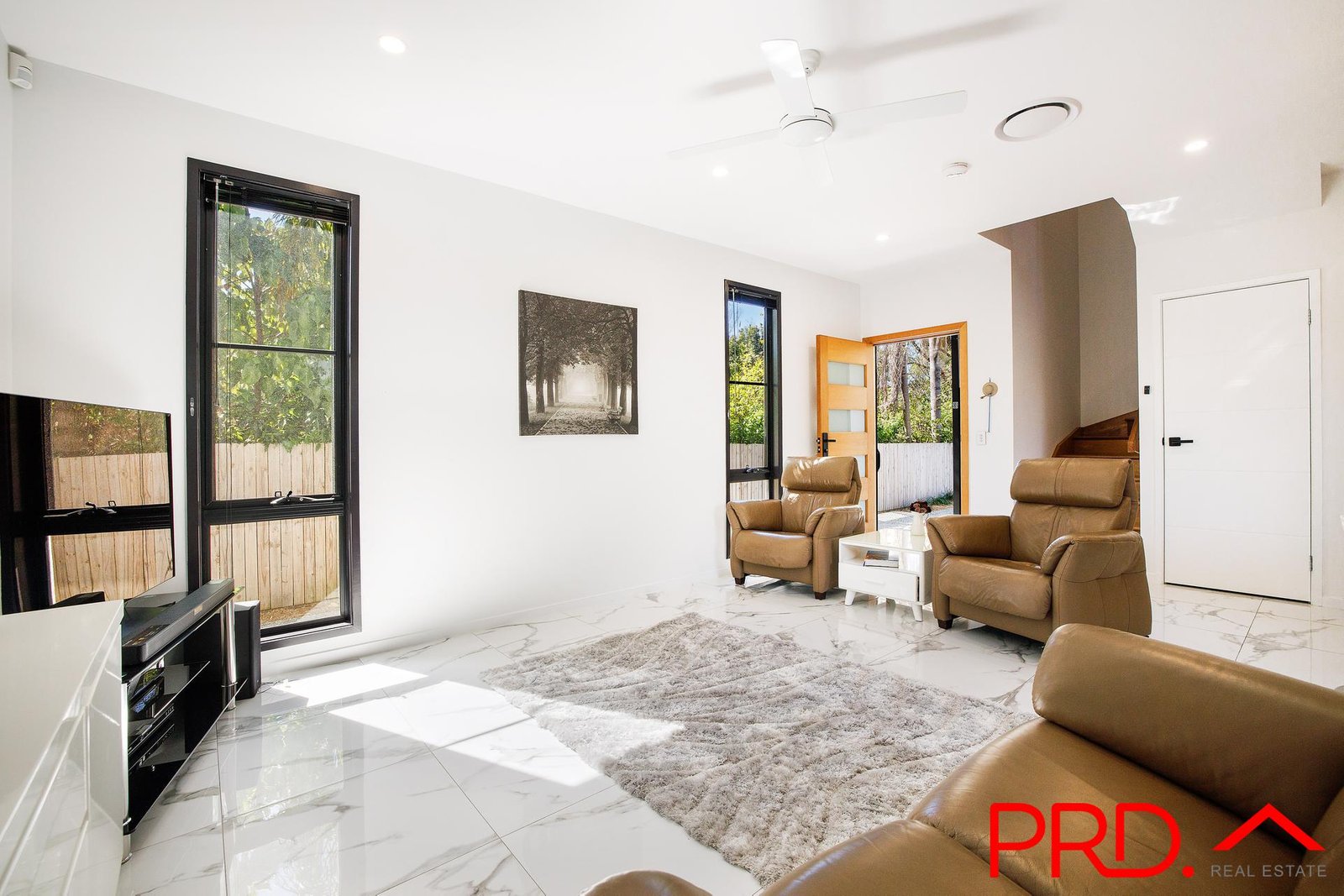 3/7 Turpin Road LABRADOR 6