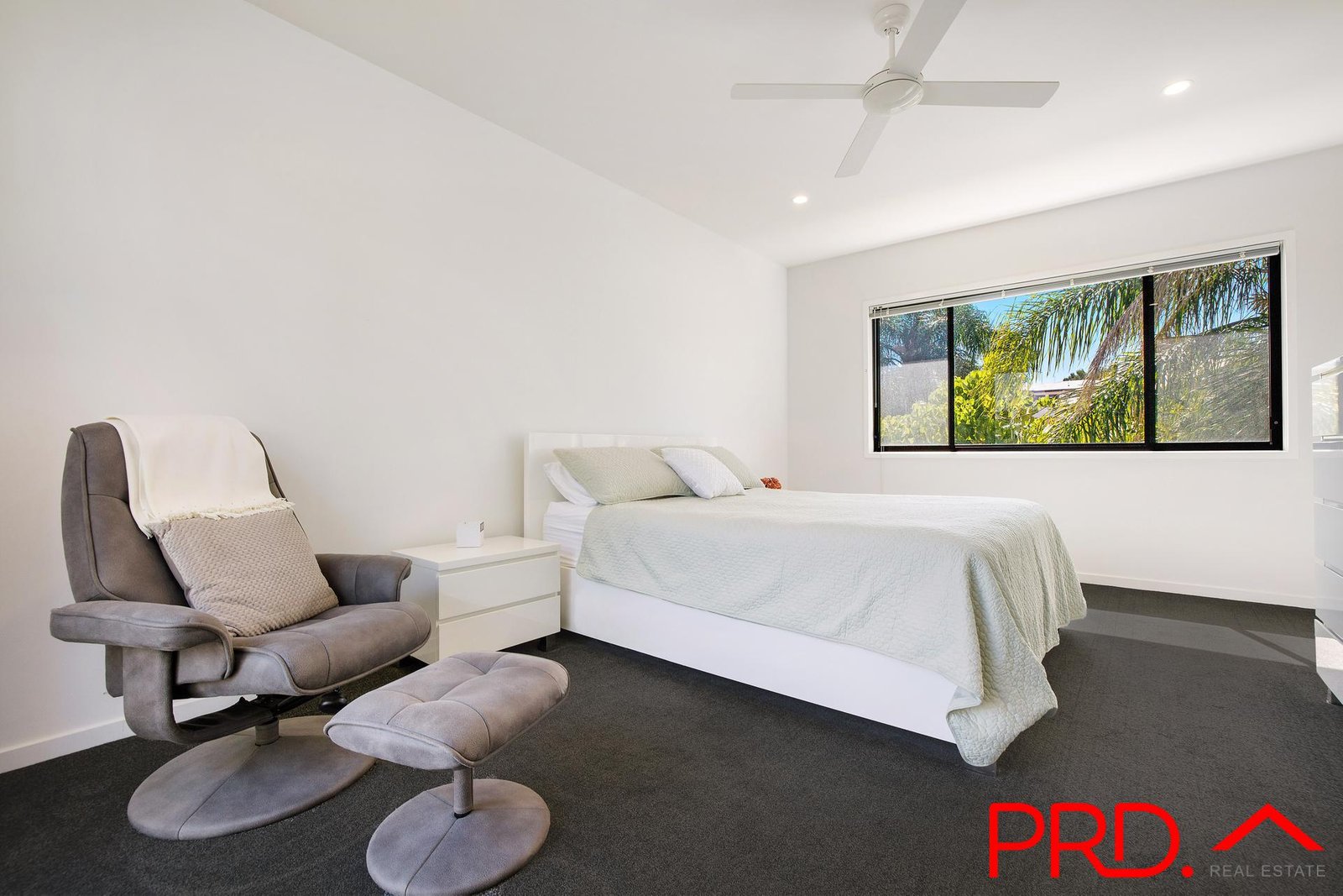 3/7 Turpin Road LABRADOR 8