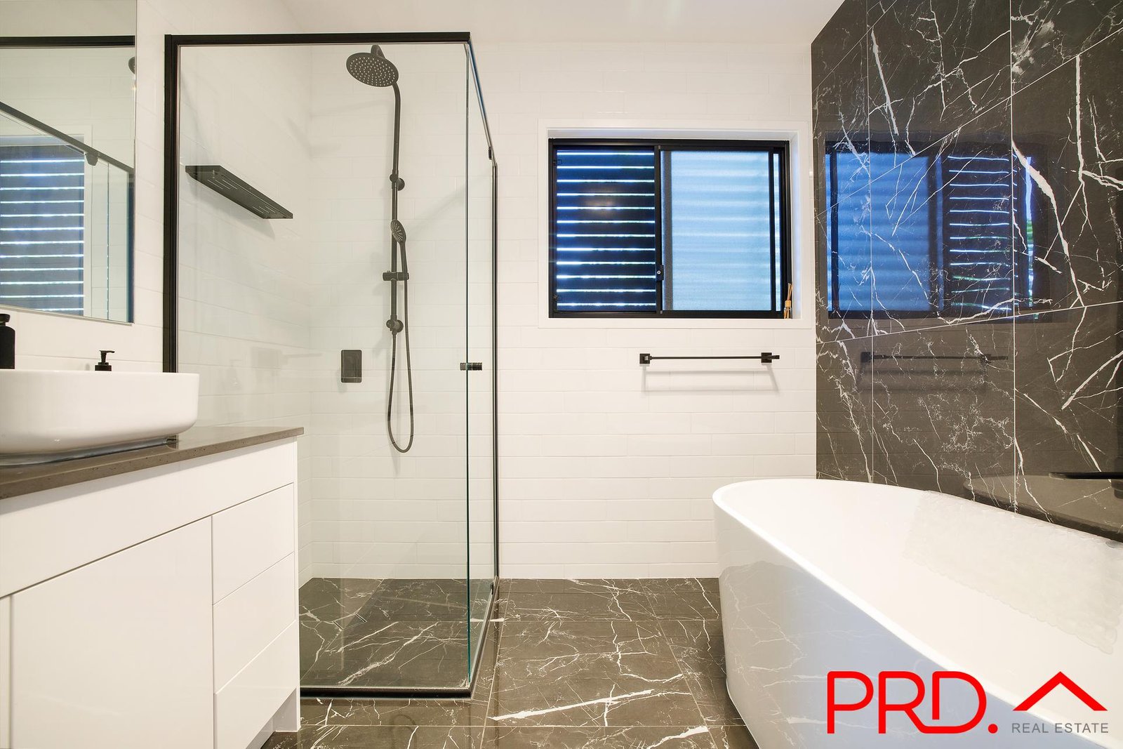 3/7 Turpin Road LABRADOR 10