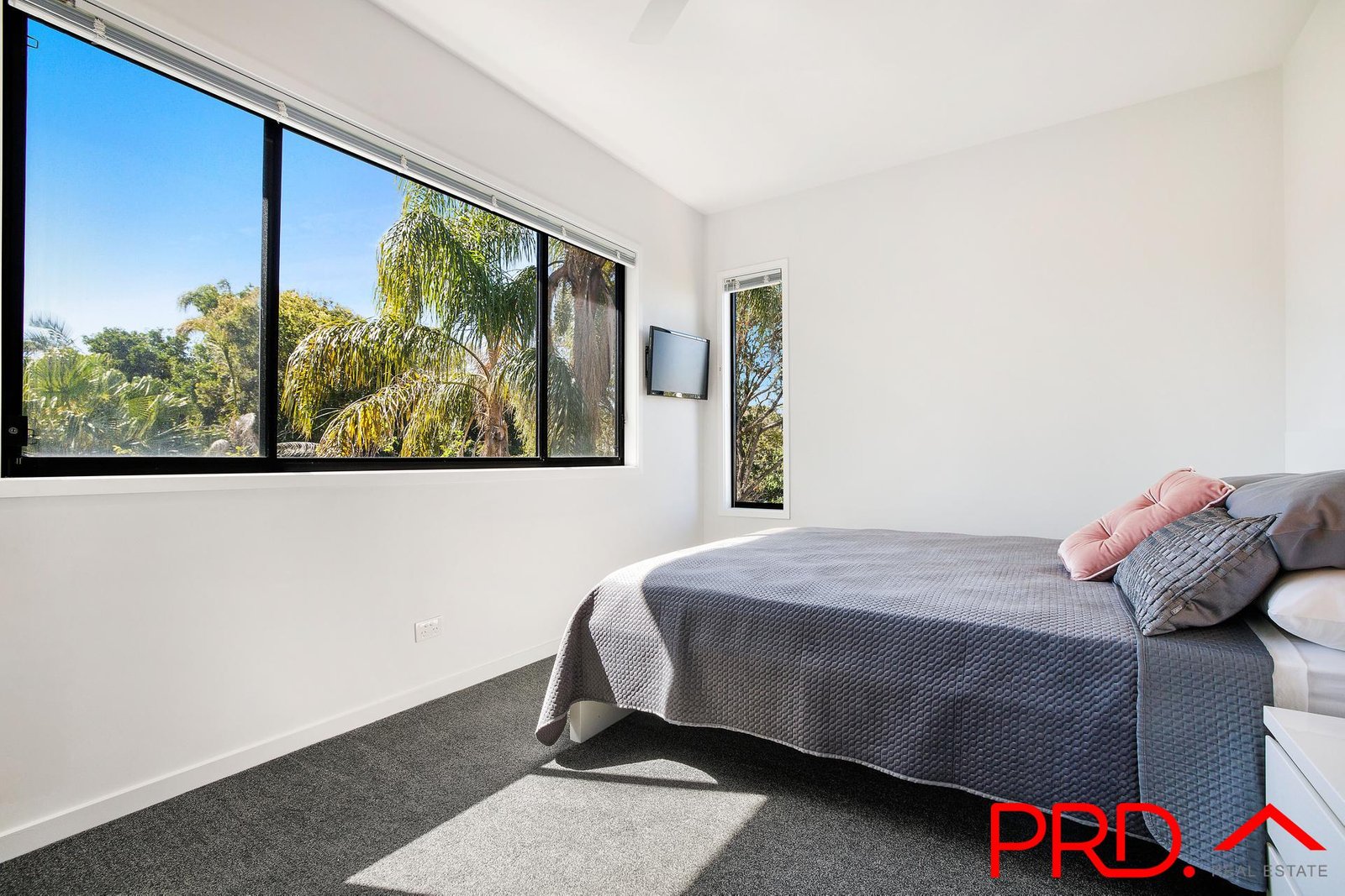 3/7 Turpin Road LABRADOR 11