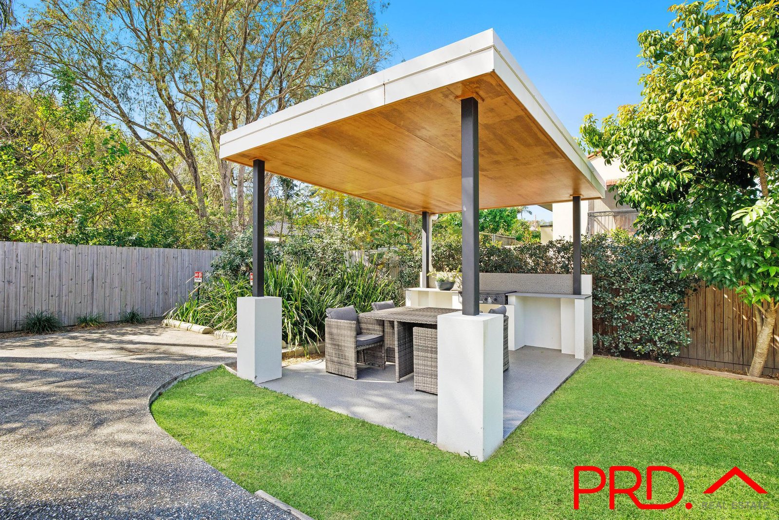 3/7 Turpin Road LABRADOR 15