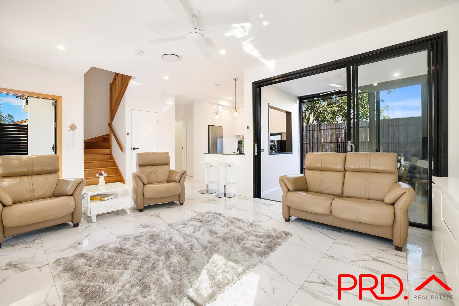 3/7 Turpin Road LABRADOR 1