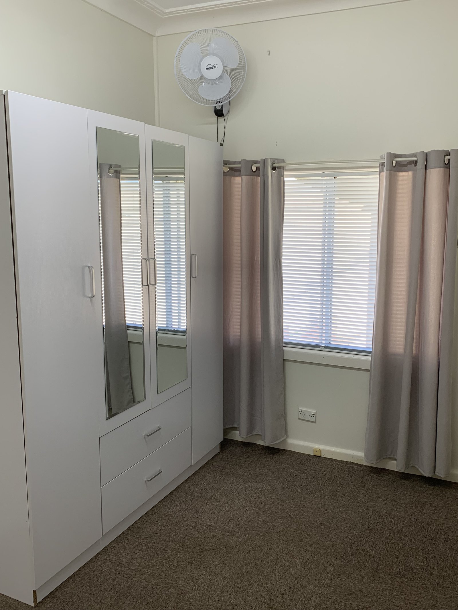 37 Vyner Street TUMUT 6