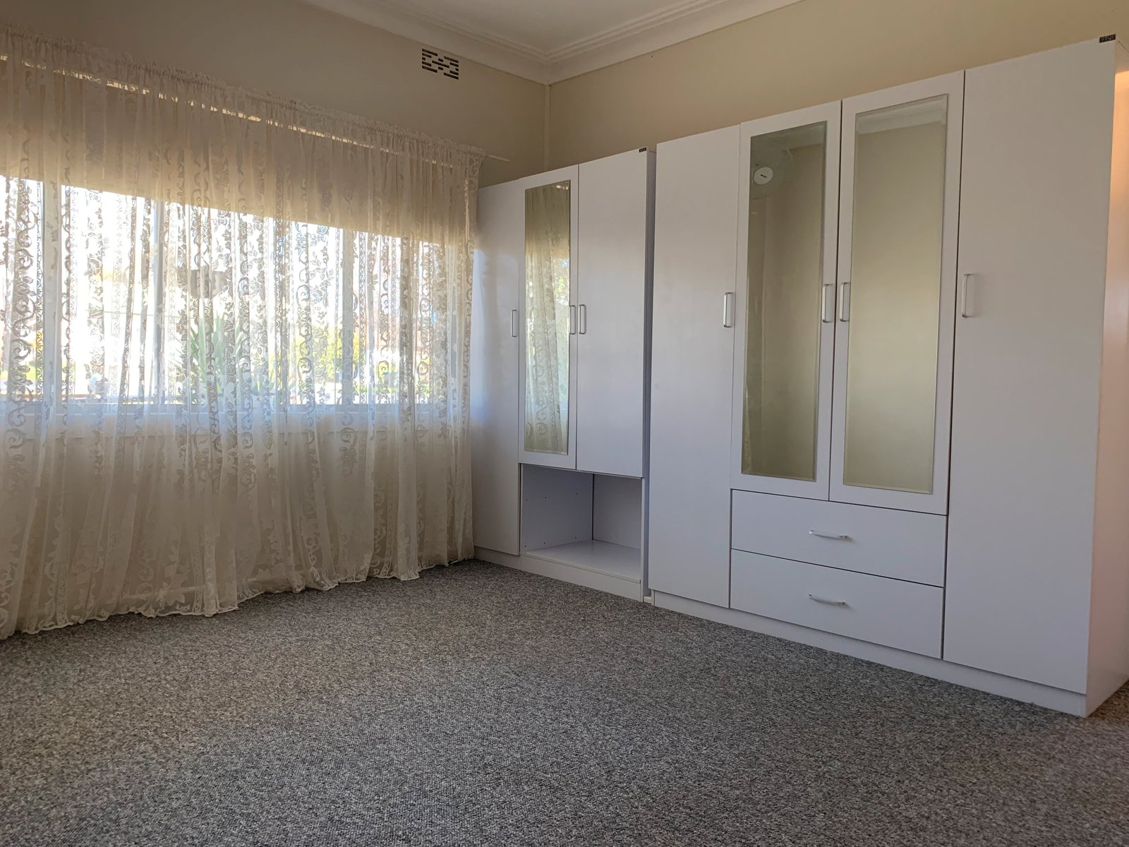 37 Vyner Street TUMUT 7