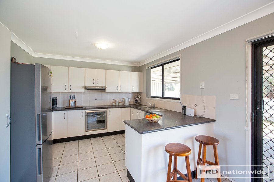 37 Warburton Drive TAMWORTH 6